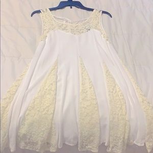 Dress. White and cream lace.